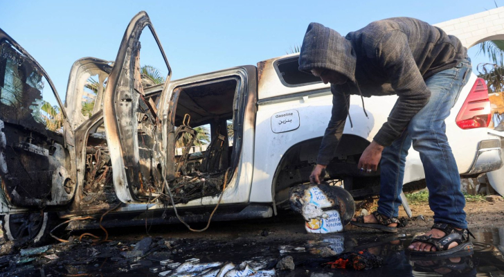 مركبة تابعة لمنظمة المطبخ المركزي العالمي بعد ان استهدفتها طائرات الاحتلال في غزة مطلع نيسان الماضي